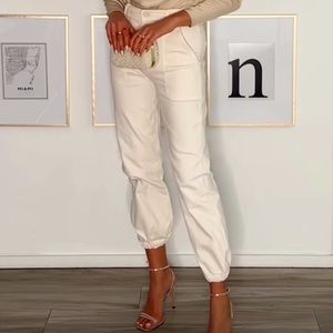 Ralph Lauren, size 2, twill cargo pants in IVORY